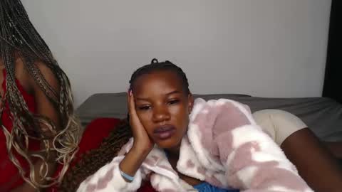 Hot petite online show from December 3, 5:53 am