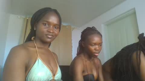 Snapshot of hot_petite12 chatting on June 28, 7:03 am Petite online show from June 28, 7:03 am
