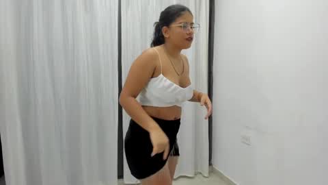 Vanesa Oliver and Andrew online show from April 29, 11:36 am