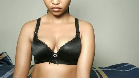 Snapshot of hot_sexy_babe chatting on May 27, 2:08 am Bellah online show from May 27, 2:08 am