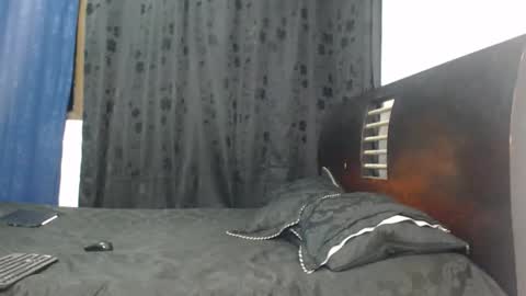 Snapshot of hot_sharks__ chatting on March 18, 7:11 am Hot Sharks online show from March 18, 7:11 am