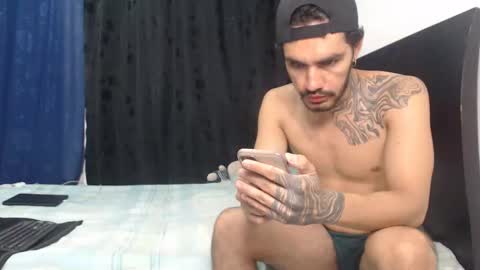 Snapshot of hot_sharks__ chatting on April 8, 7:19 am Hot Sharks online show from April 8, 7:19 am