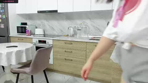 Snapshot of hot_squirtgirl chatting on November 26, 2:23 am Vasilisa online show from November 26, 2:23 am