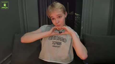 Snapshot of hot_twinkboy chatting on February 15, 10:44 am hot_twinkboy online show from February 15, 10:44 am