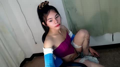 Snapshot of hot_yanna143 chatting on May 23, 11:25 am Yanna online show from May 23, 11:25 am