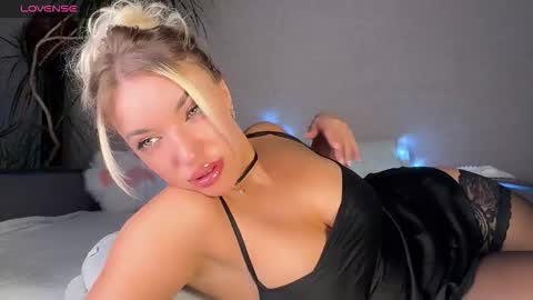Snapshot of hotalika chatting on October 5, 2:32 am Alika online show from October 5, 2:32 am