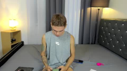 Snapshot of hotasiankenn chatting on September 19, 5:53 am Kenny online show from September 19, 5:53 am