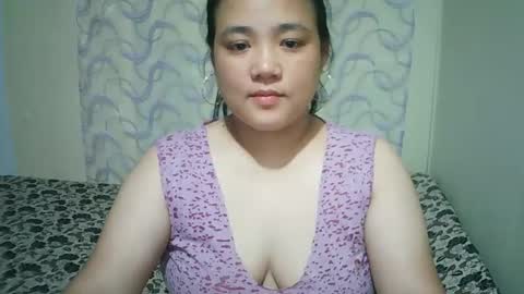 Snapshot of hotbabymomma chatting on February 23, 8:17 am Lynn online show from February 23, 8:17 am