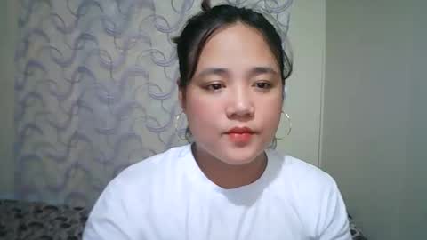 Snapshot of hotbabymomma chatting on March 6, 5:14 am Lynn online show from March 6, 5:14 am