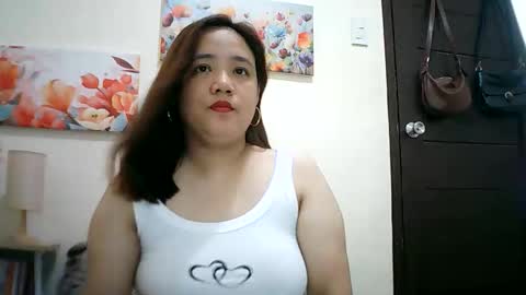 Snapshot of hotbabymomma chatting on November 24, 12:32 am Lynn online show from November 24, 12:32 am