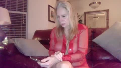 hotblondemilf1962 online show from January 11, 4:38 am