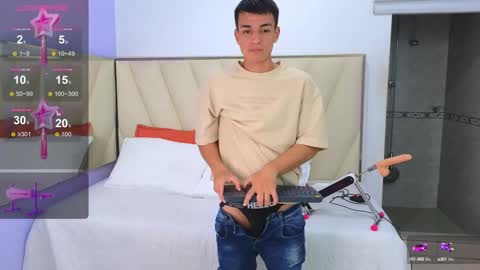 Snapshot of hotboy21_ chatting on October 1, 4:07 am hotboy21_ online show from October 1, 4:07 am