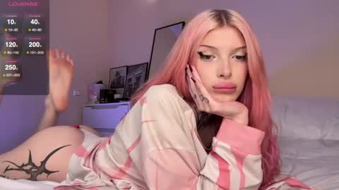 hotchubently online show from June 15, 1:02 pm