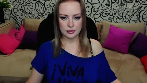 Snapshot of hotdreamhere chatting on May 11, 10:21 am Alice online show from May 11, 10:21 am