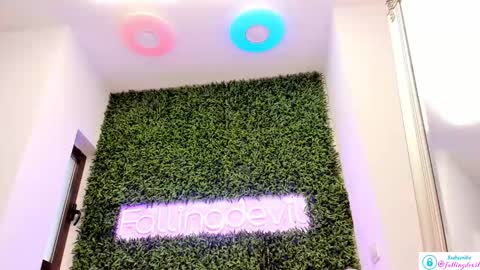 Snapshot of hotfallingdevil chatting on February 20, 12:47 pm hotfallingdevil online show from February 20, 12:47 pm