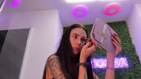 hotfallingdevil online show from November 22, 9:52 am