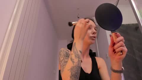 hotfallingdevil online show from February 17, 5:26 am