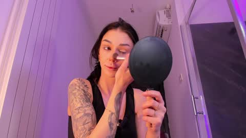 hotfallingdevil online show from March 5, 5:36 am