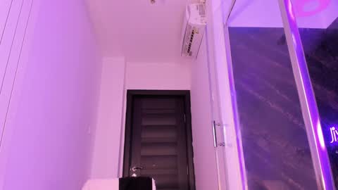 hotfallingdevil online show from March 11, 5:13 am