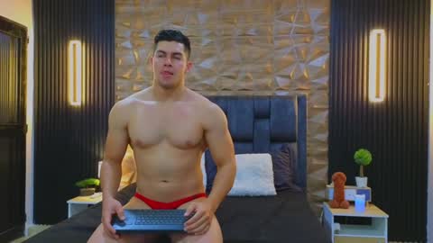 Snapshot of hotfuckers4uu chatting on January 31, 8:33 pm felipe marcello online show from January 31, 8:33 pm