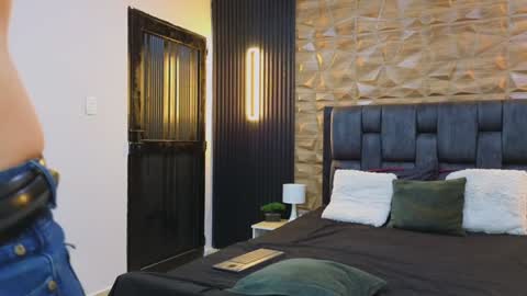 Snapshot of hotfuckers4uu chatting on February 1, 7:23 pm felipe marcello online show from February 1, 7:23 pm