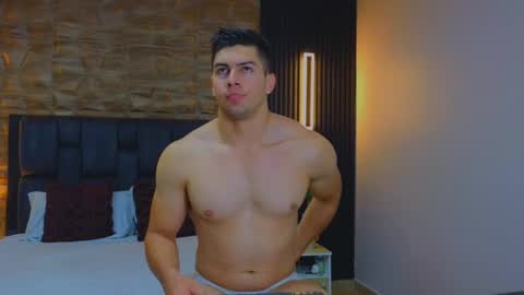 Snapshot of hotfuckers4uu chatting on March 3, 11:24 pm felipe marcello online show from March 3, 11:24 pm