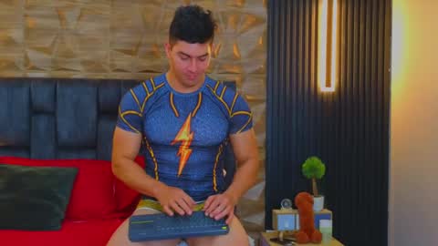 Snapshot of hotfuckers4uu chatting on March 11, 7:58 pm felipe marcello online show from March 11, 7:58 pm