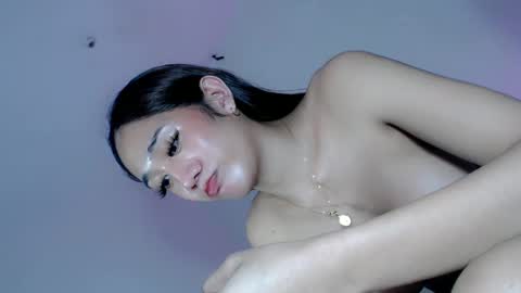 Yumi online show from January 7, 9:14 pm