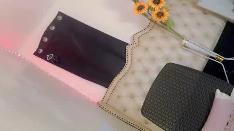 Snapshot of hotgirl_krisxx chatting on October 15, 9:31 am hotgirl_krisxx online show from October 15, 9:31 am