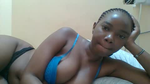 Snapshot of hotgodees chatting on November 18, 6:18 am Queen online show from November 18, 6:18 am