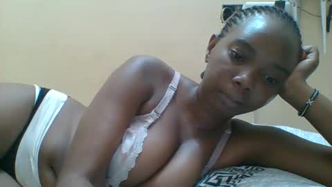 Snapshot of hotgodees chatting on November 19, 6:30 pm Queen online show from November 19, 6:30 pm