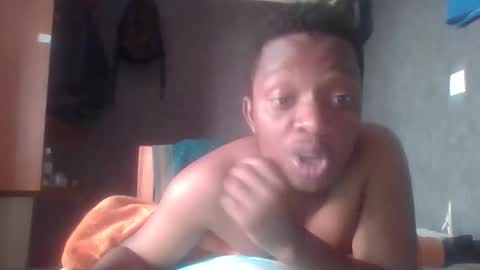 Snapshot of hotguyy001 chatting on February 19, 6:22 am hotguyy001 online show from February 19, 6:22 am