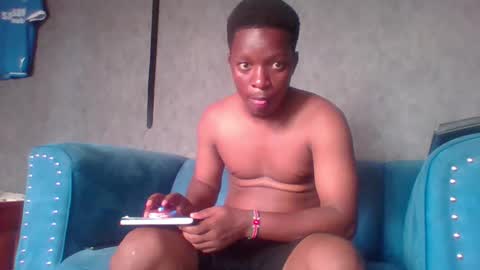 Snapshot of hotguyy001 chatting on March 12, 9:55 am hotguyy001 online show from March 12, 9:55 am