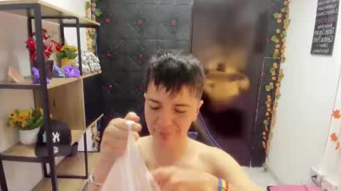 hannah online show from April 22, 2:25 am