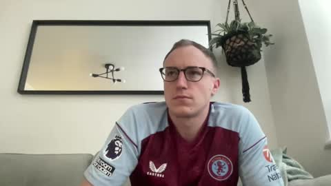 hotholby86 online show from December 26, 1:32 pm