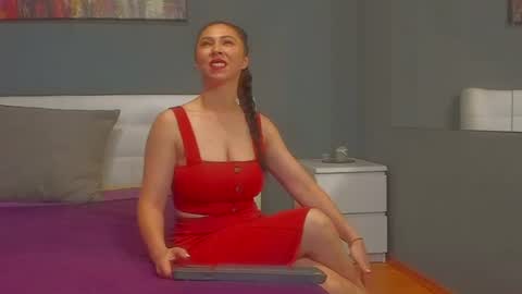 Snapshot of hotjennyfer4u chatting on June 18, 4:55 pm Jennyfer online show from June 18, 4:55 pm