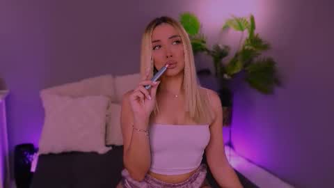 Snapshot of hotjessxx chatting on November 26, 3:40 am Maria online show from November 26, 3:40 am