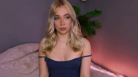 Snapshot of hotjessxx chatting on May 6, 3:46 am Maria online show from May 6, 3:46 am