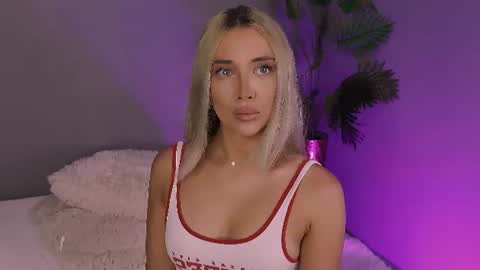 Snapshot of hotjessxx chatting on June 24, 4:17 pm Maria online show from June 24, 4:17 pm