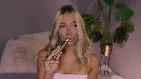 Snapshot of hotjessxx chatting on July 25, 6:33 am Maria online show from July 25, 6:33 am