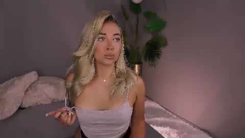 Snapshot of hotjessxx chatting on July 27, 5:47 am Maria online show from July 27, 5:47 am