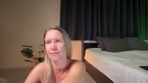 Snapshot of hotkatness chatting on July 30, 11:09 am Kate stream 1200 pm -800 pm UTC 7 online show from July 30, 11:09 am