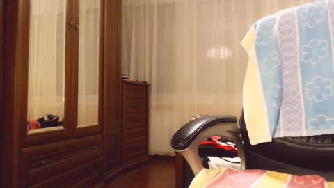 Snapshot of hotkittysquirt chatting on December 6, 9:35 pm Angela online show from December 6, 9:35 pm