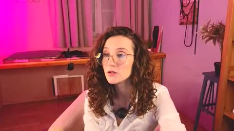 Allison  online show from November 6, 5:25 pm