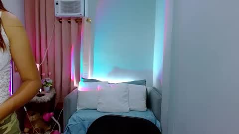 Snapshot of hotlayla_ chatting on December 7, 6:54 am Layla online show from December 7, 6:54 am