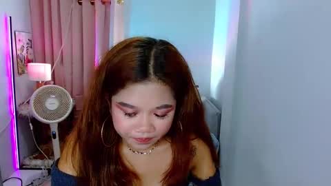 Snapshot of hotlayla_ chatting on December 11, 2:00 pm Layla online show from December 11, 2:00 pm