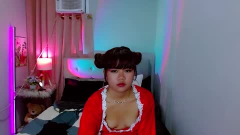 Snapshot of hotlayla_ chatting on December 14, 1:38 pm Layla online show from December 14, 1:38 pm