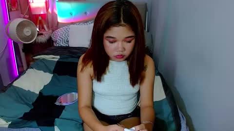 Snapshot of hotlayla_ chatting on December 22, 3:55 pm Layla online show from December 22, 3:55 pm