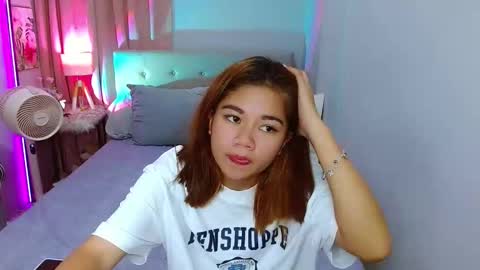 Snapshot of hotlayla_ chatting on December 31, 7:10 am Layla online show from December 31, 7:10 am