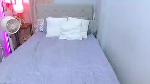 Snapshot of hotlayla_ chatting on January 7, 8:45 am Layla online show from January 7, 8:45 am